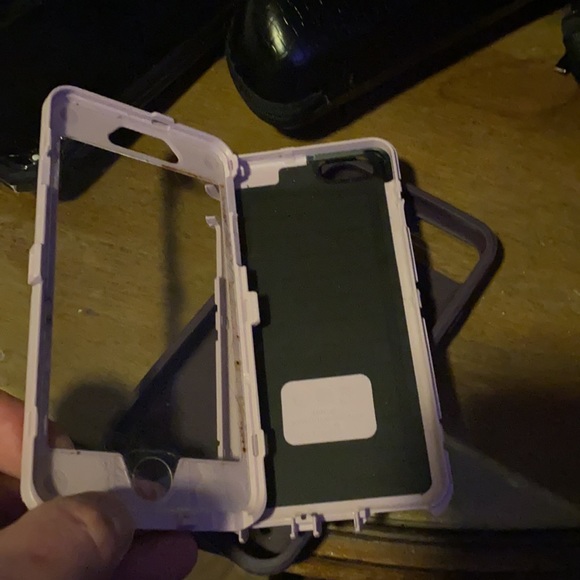I’m sailing otter box iPhone 6 it’s in very good c - Picture 4 of 6